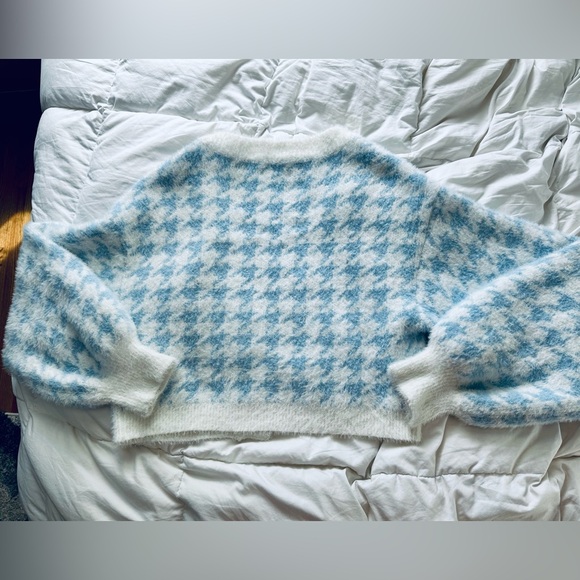 NWOT Kendall and Kylie Fuzzy Houndstooth Sweater Size S - Picture 3 of 4